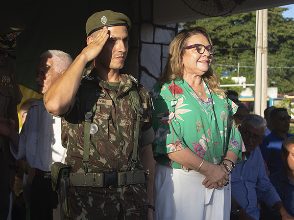 Prefeita de Rio Tinto participa de formatura de matrícula dos novos atiradores do Tiro de Guerra TG 07-001